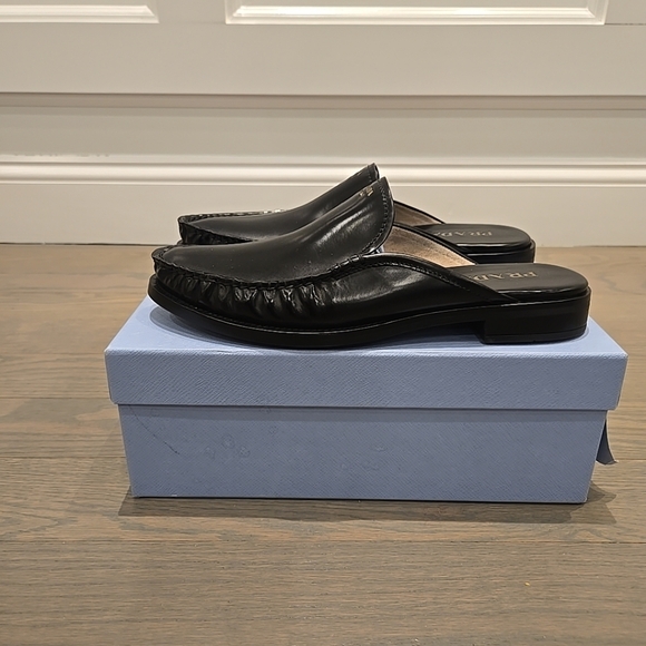 $1,200 Prada Logo Brushed Leather Mules Black EU 40 US 10 BNIB AUTHENTIC - Picture 6 of 11